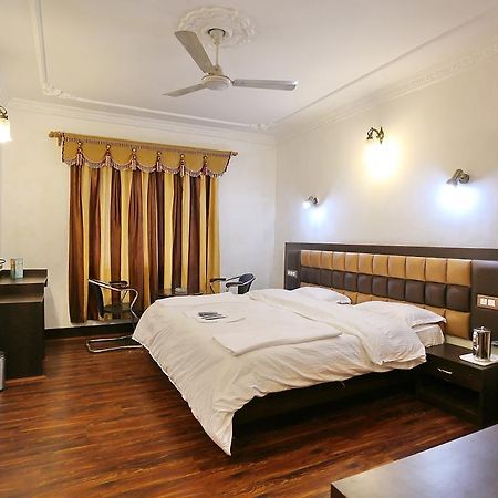 Hotel Ibni Kabeer Сринагар Экстерьер фото