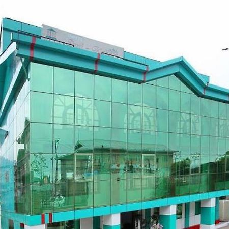 Hotel Ibni Kabeer Сринагар Экстерьер фото