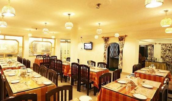 Hotel Ibni Kabeer Сринагар Экстерьер фото