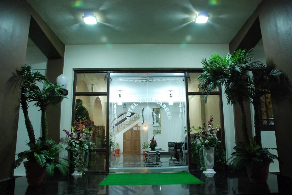 Hotel Ibni Kabeer Сринагар Экстерьер фото
