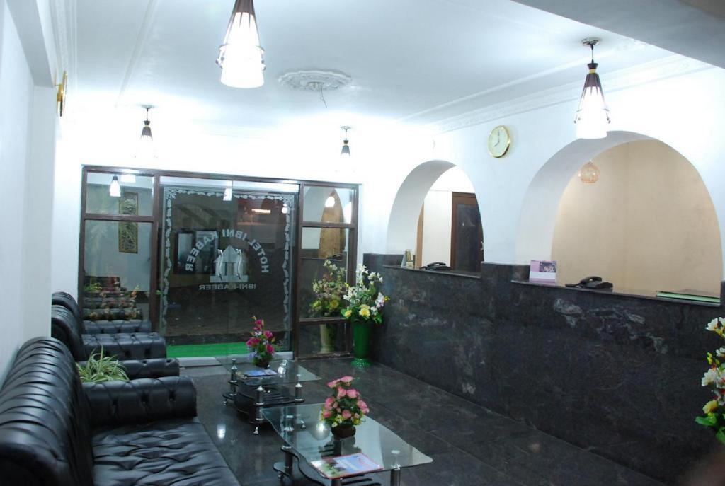 Hotel Ibni Kabeer Сринагар Экстерьер фото