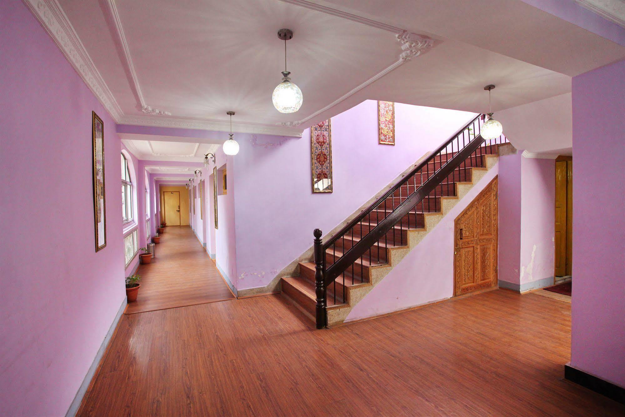Hotel Ibni Kabeer Сринагар Экстерьер фото